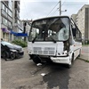 В Красноярске на улице Новосибирской водитель автобуса устроил массовое ДТП (видео)